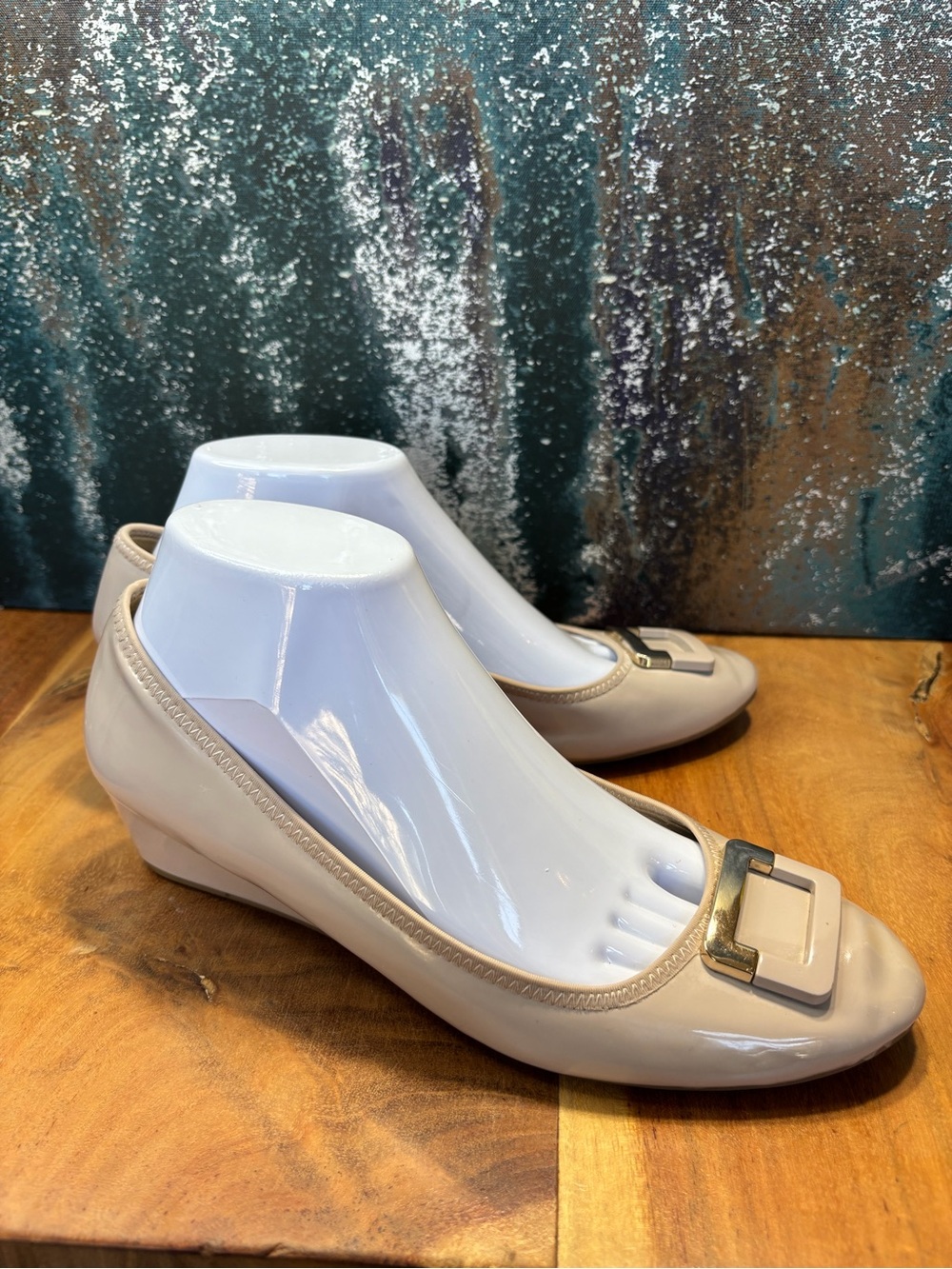 Bandolino Classic 2010s Style Patent Wedge Flats‎ Taupe 8.5 VGUC